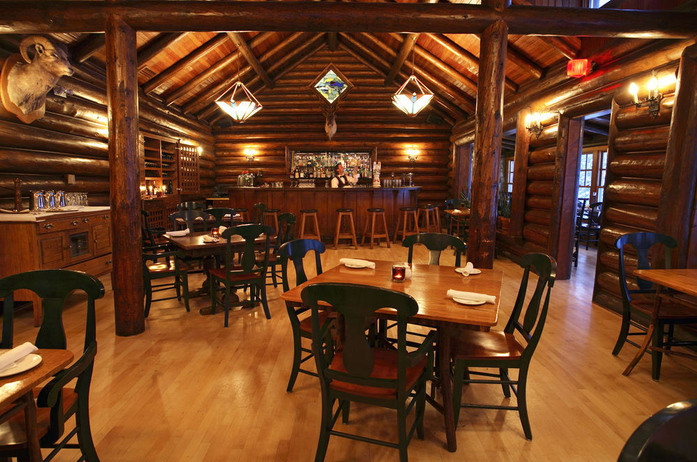 Deer Lodge Lake Louise Restaurant photo